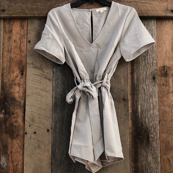 Grey romper - Picture 3 of 8